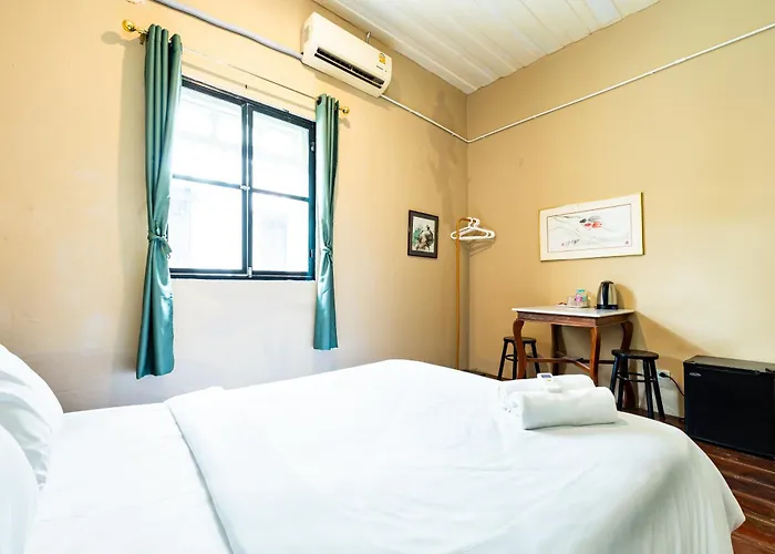 U Yaowarat Apartment *